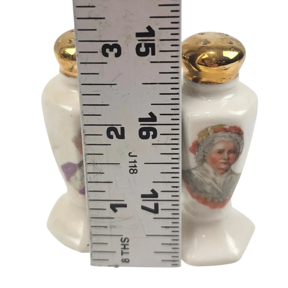Vintage George & Martha Washington Mt Vernon VA Porcelain Salt Pepper Shakers